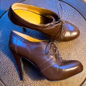 Bandolino Lace-tie Leather High-heeled Shoe